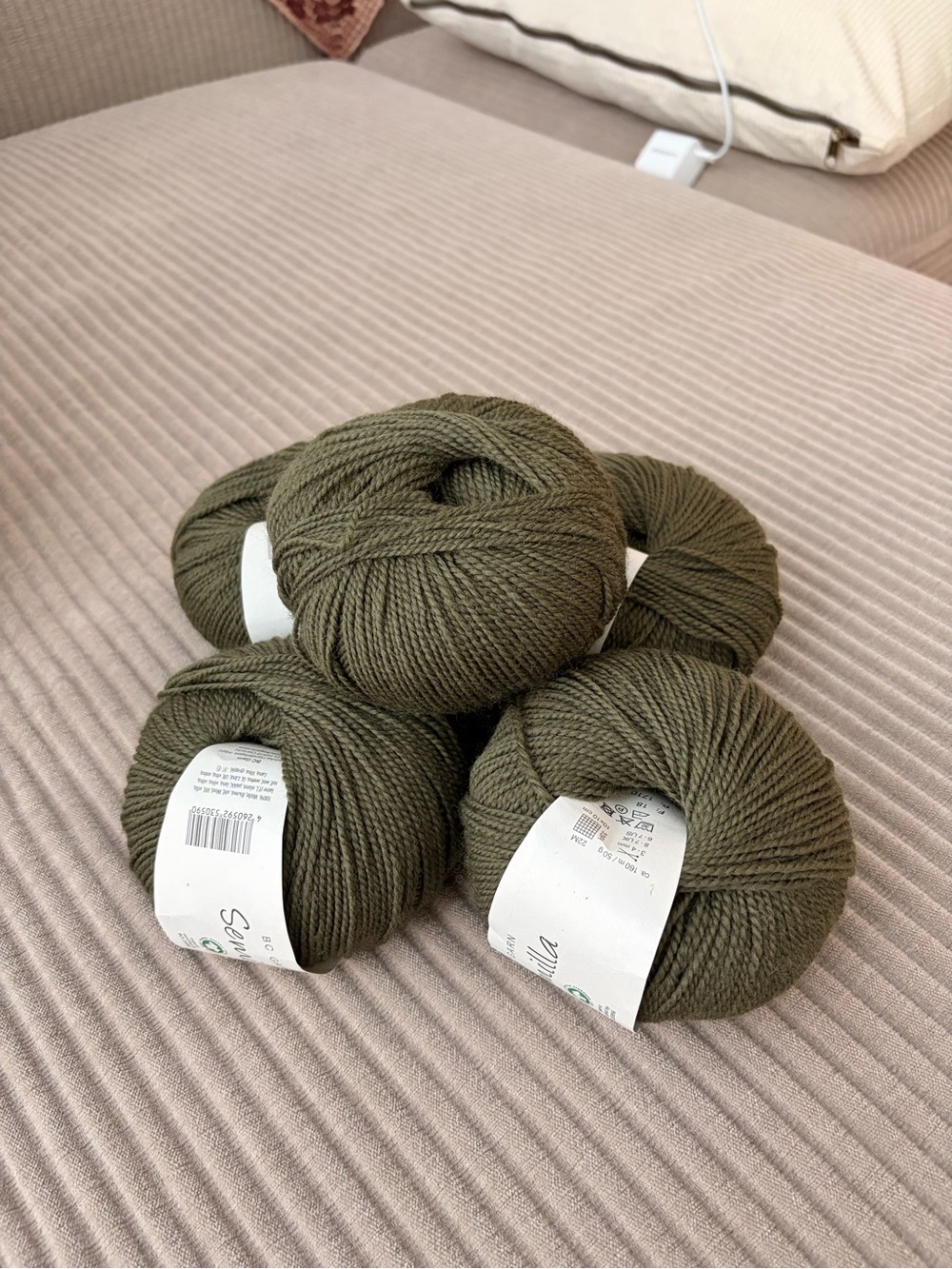 BC Garn Olive Green Yarn Skeins - 100% Superwash Wool